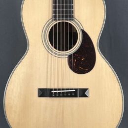 Eastman E20OO (12 Fret) Guitar